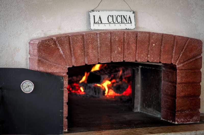 pizzeria-CLAVIERS-min_pizza-oven-1344719